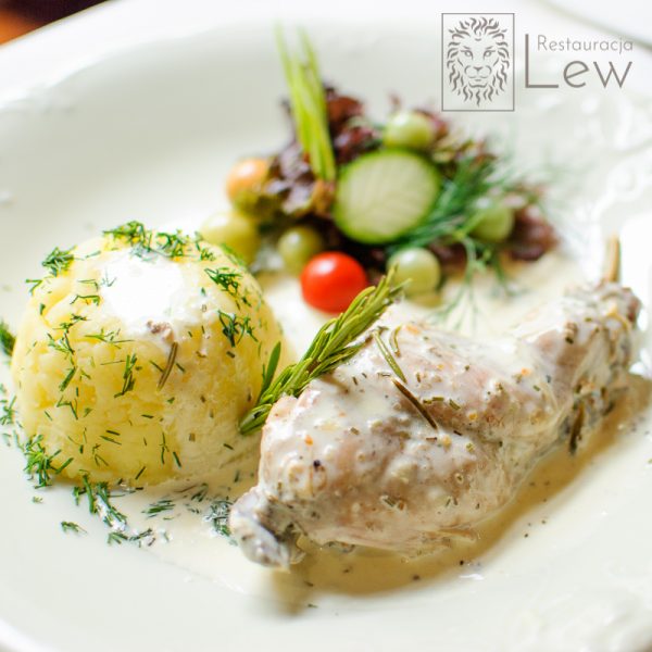królik w rozmarynie 1 restauracja lew